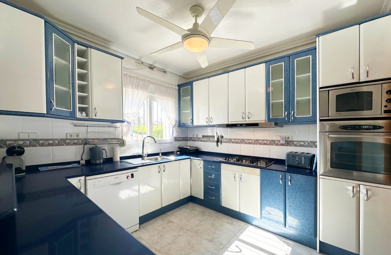 Resale - Villa - Orihuela Costa - Playa Flamenca