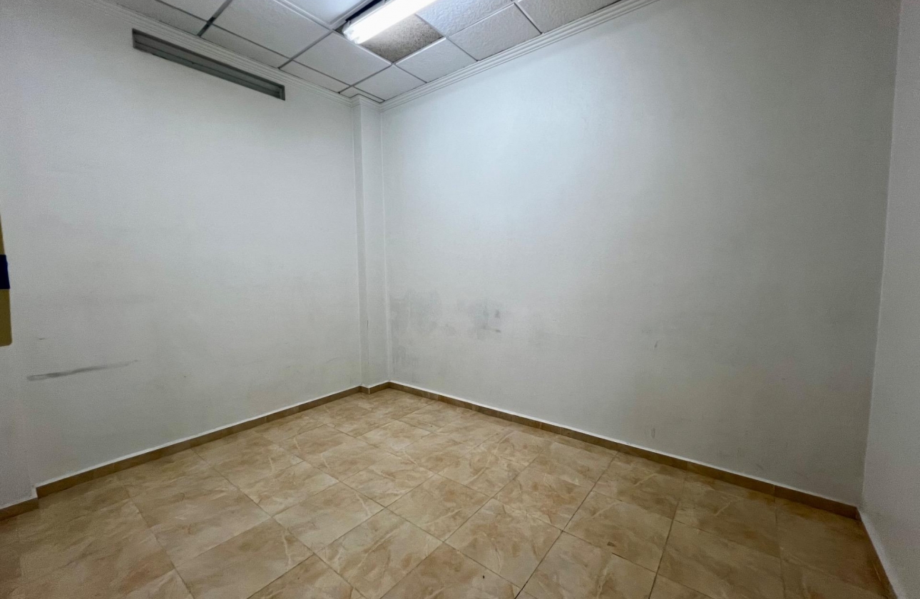 Wiederverkauf - Kommerziell - Beniel