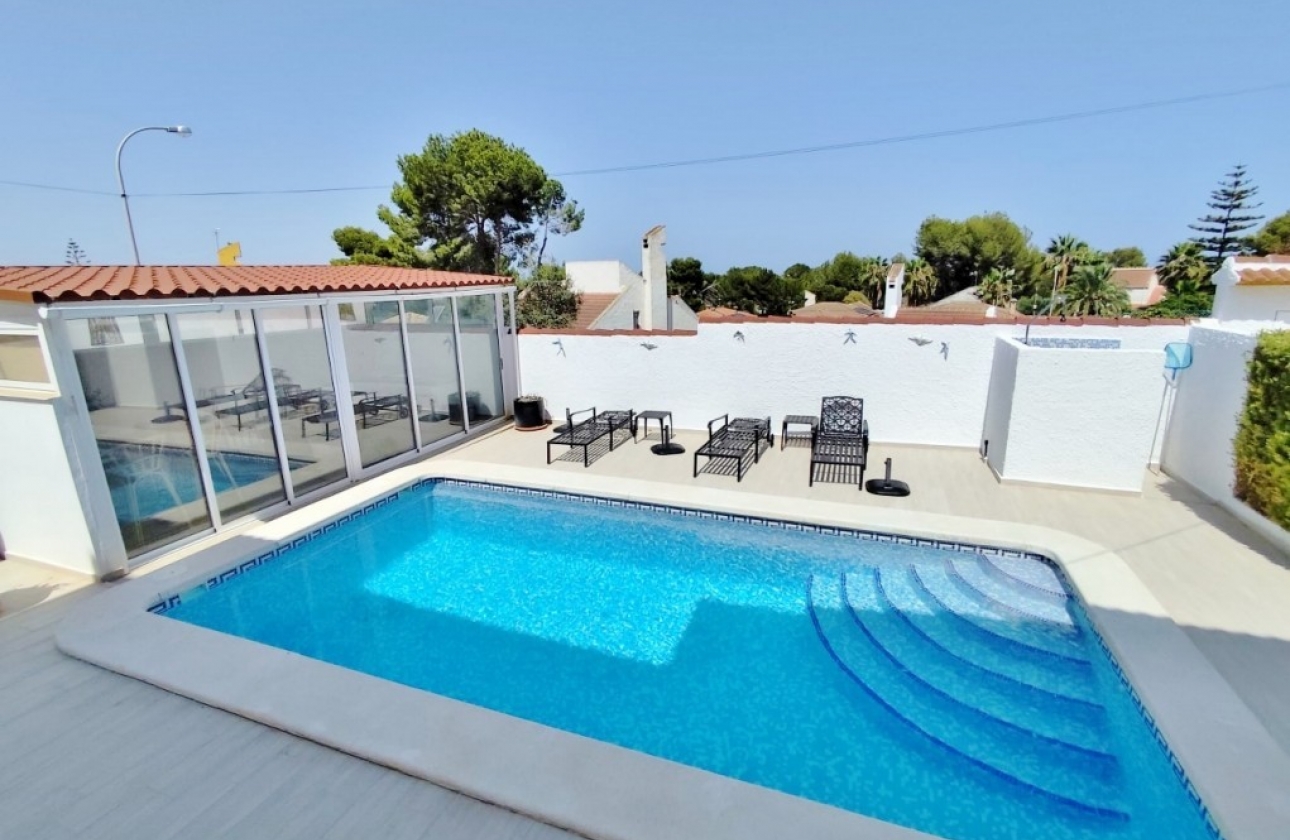 Resale - Villa - San Miguel de Salinas