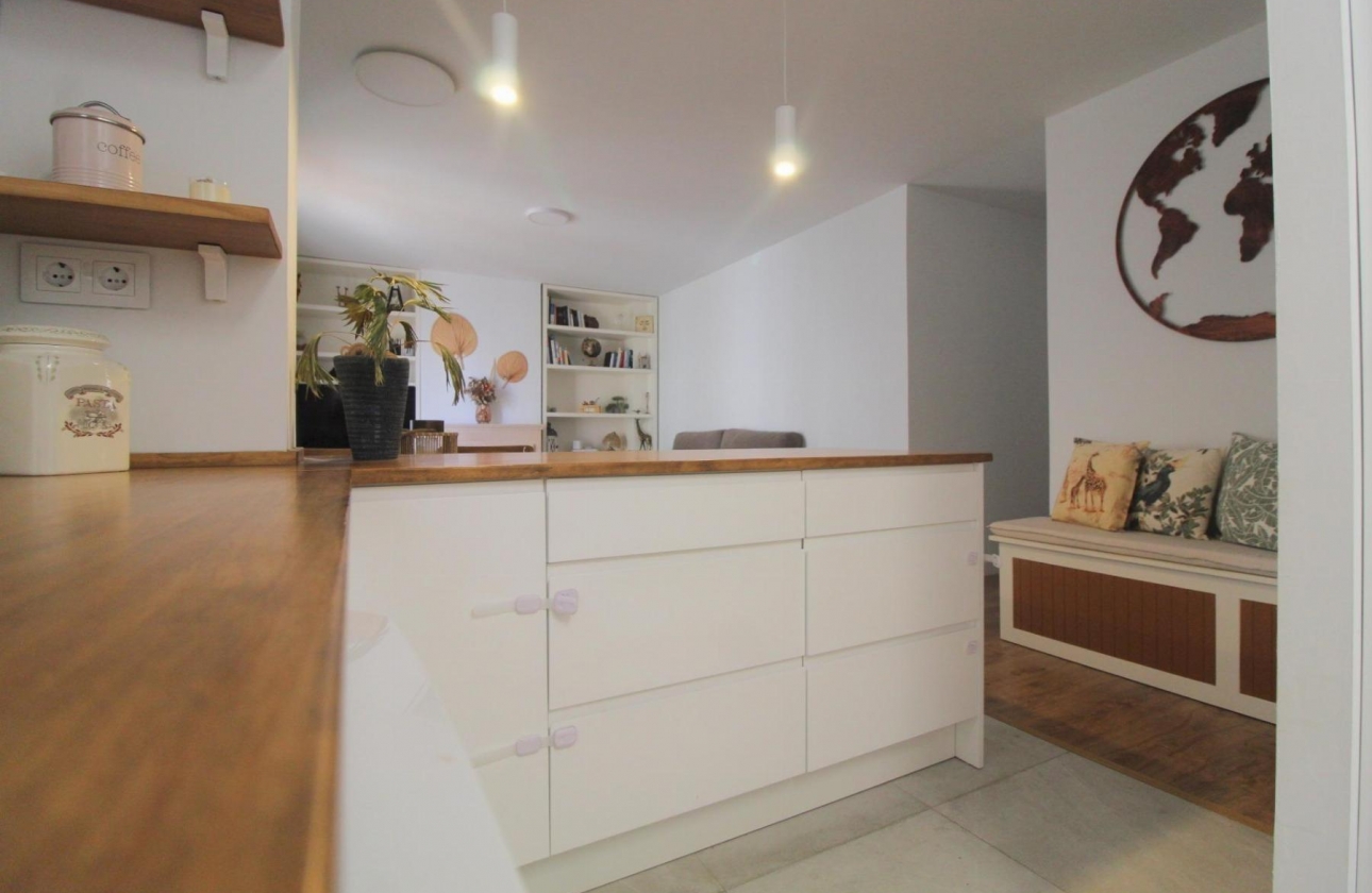 Resale - Apartment - Torrevieja - La Veleta