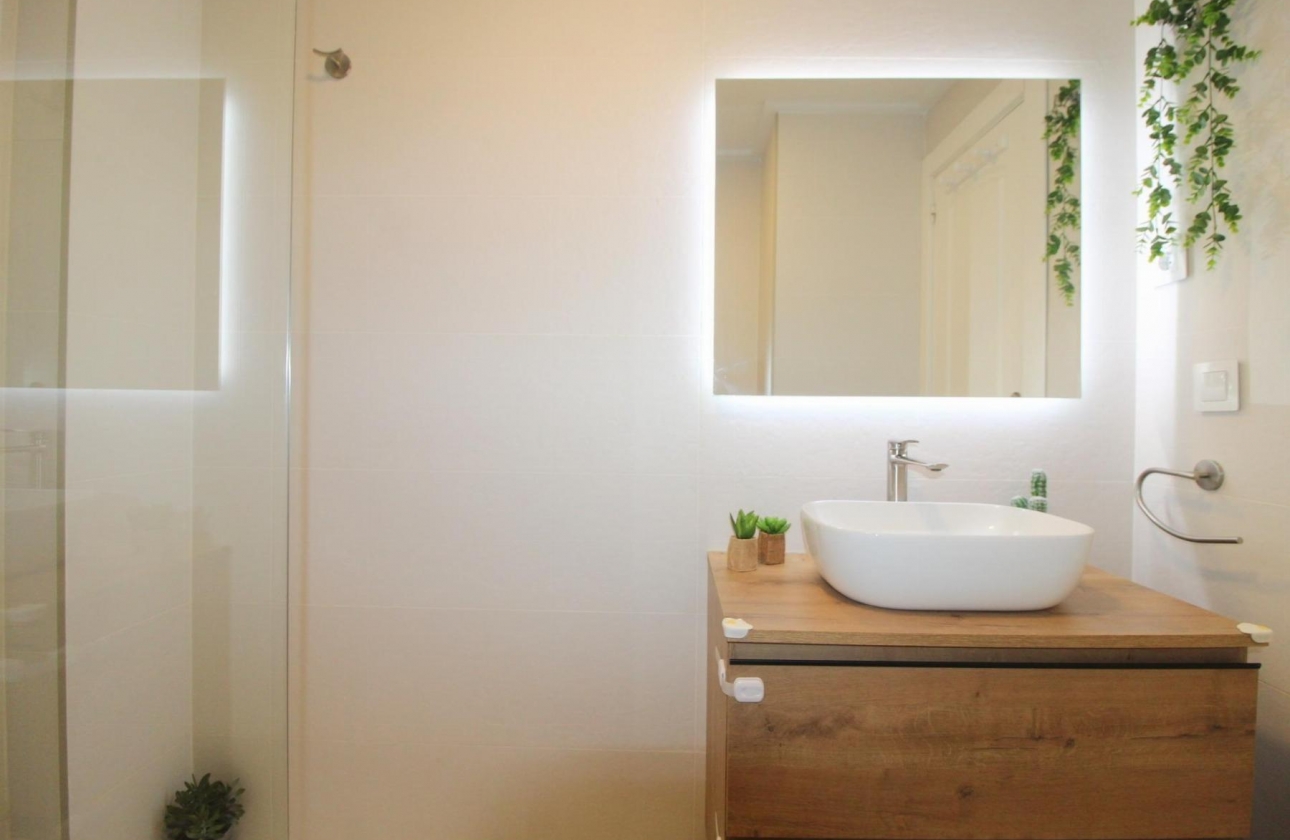 Resale - Apartment - Torrevieja - La Veleta