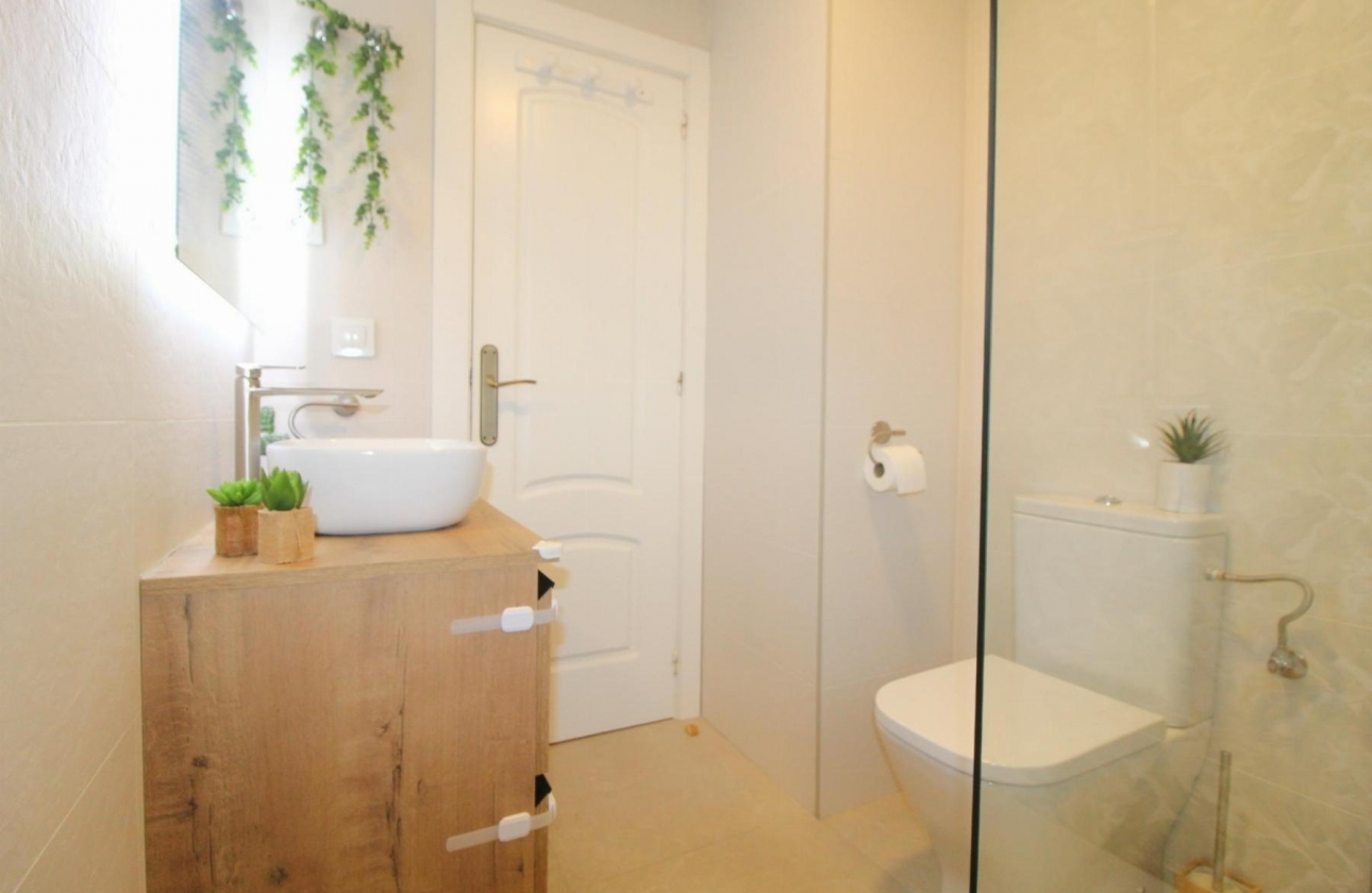 Resale - Apartment - Torrevieja - La Veleta