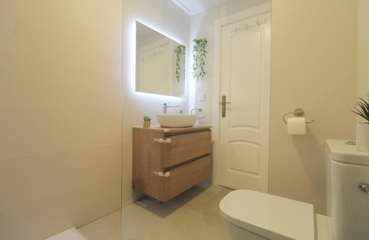 Resale - Apartment - Torrevieja - La Veleta