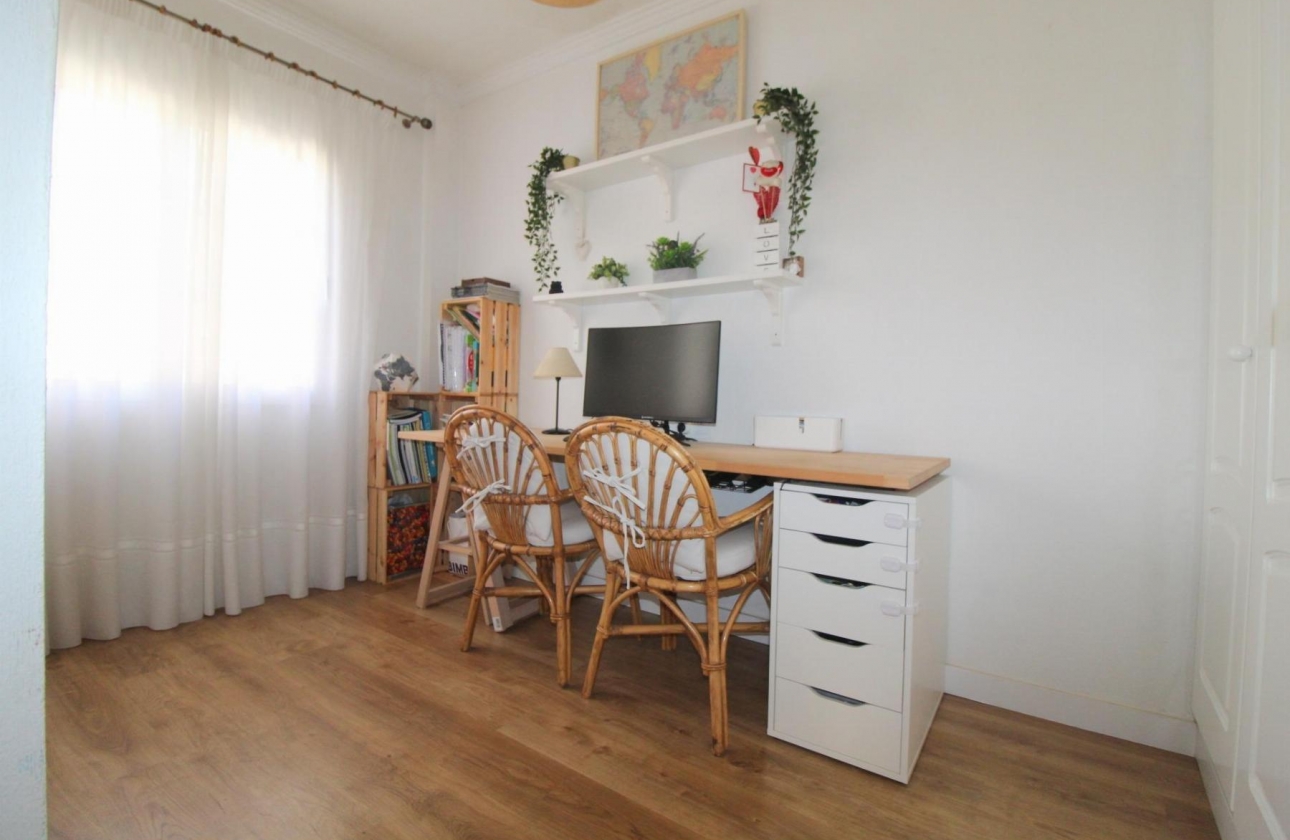 Resale - Apartment - Torrevieja - La Veleta