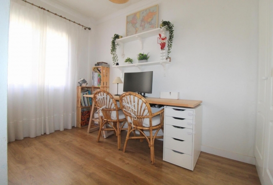 Resale - Apartment - Torrevieja - La Veleta