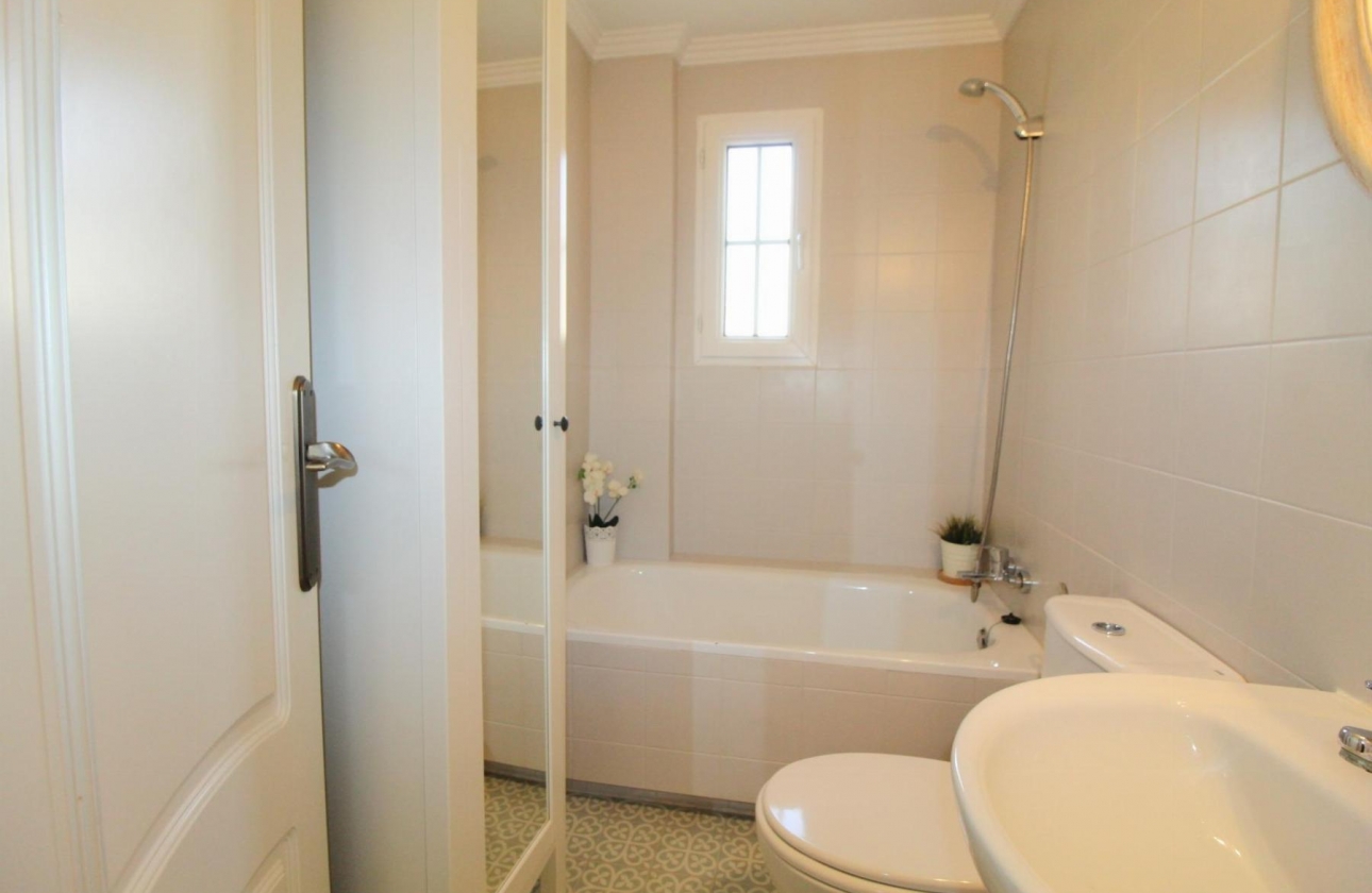 Resale - Apartment - Torrevieja - La Veleta