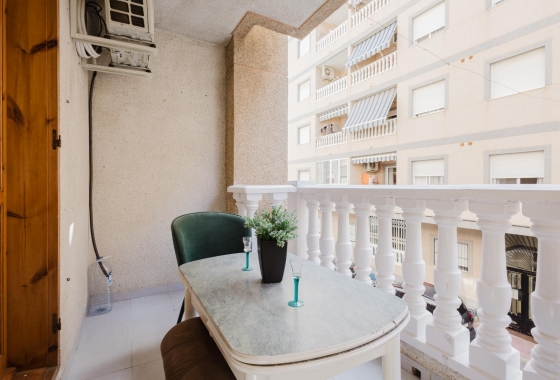 Wiederverkauf - Wohnung - Torrevieja - Playa de La Acequion