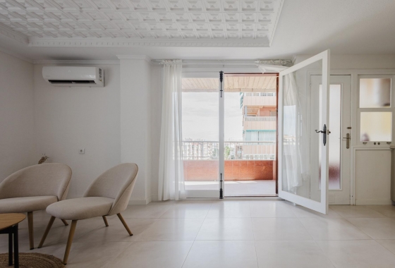 Resale - Apartment - Torrevieja - Playa del Acequión