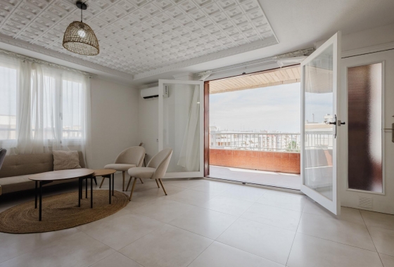 Resale - Apartment - Torrevieja - Playa del Acequión