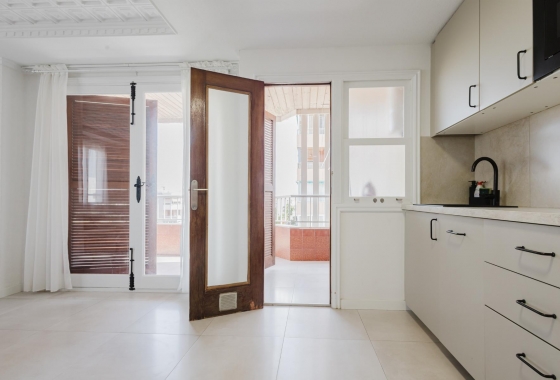 Resale - Apartment - Torrevieja - Playa del Acequión