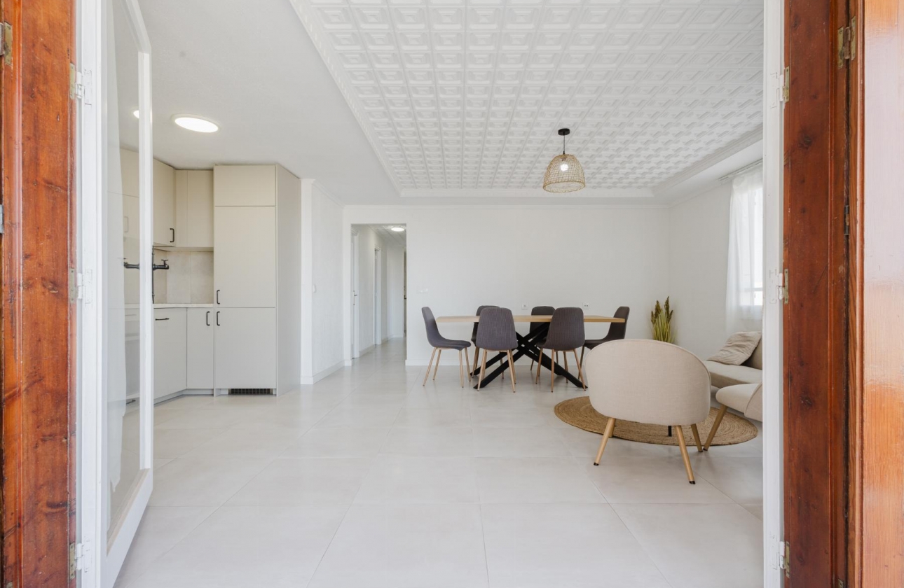 Resale - Apartment - Torrevieja - Playa del Acequión