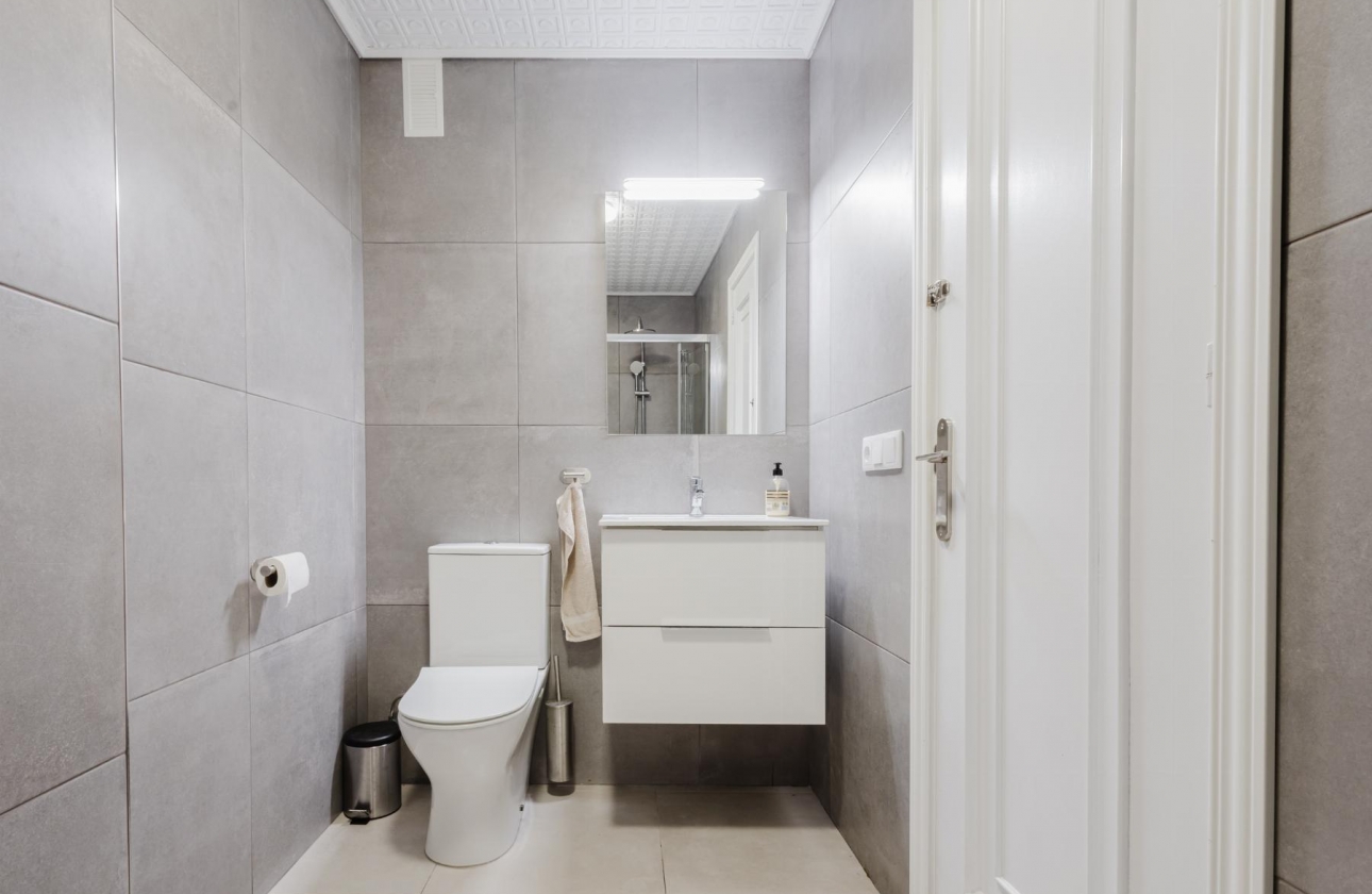 Resale - Apartment - Torrevieja - Playa del Acequión