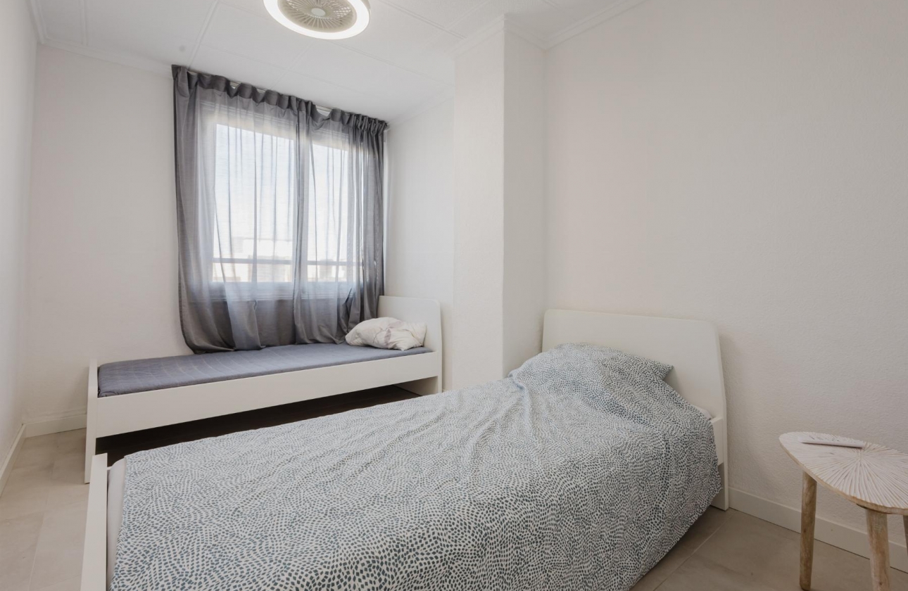 Resale - Apartment - Torrevieja - Playa del Acequión