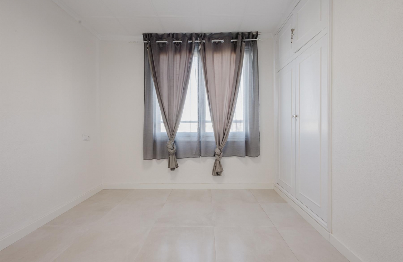 Resale - Apartment - Torrevieja - Playa del Acequión