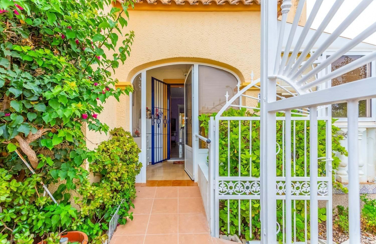 Wiederverkauf - Villa - Orihuela Costa - La Zenia- Orihuela costa