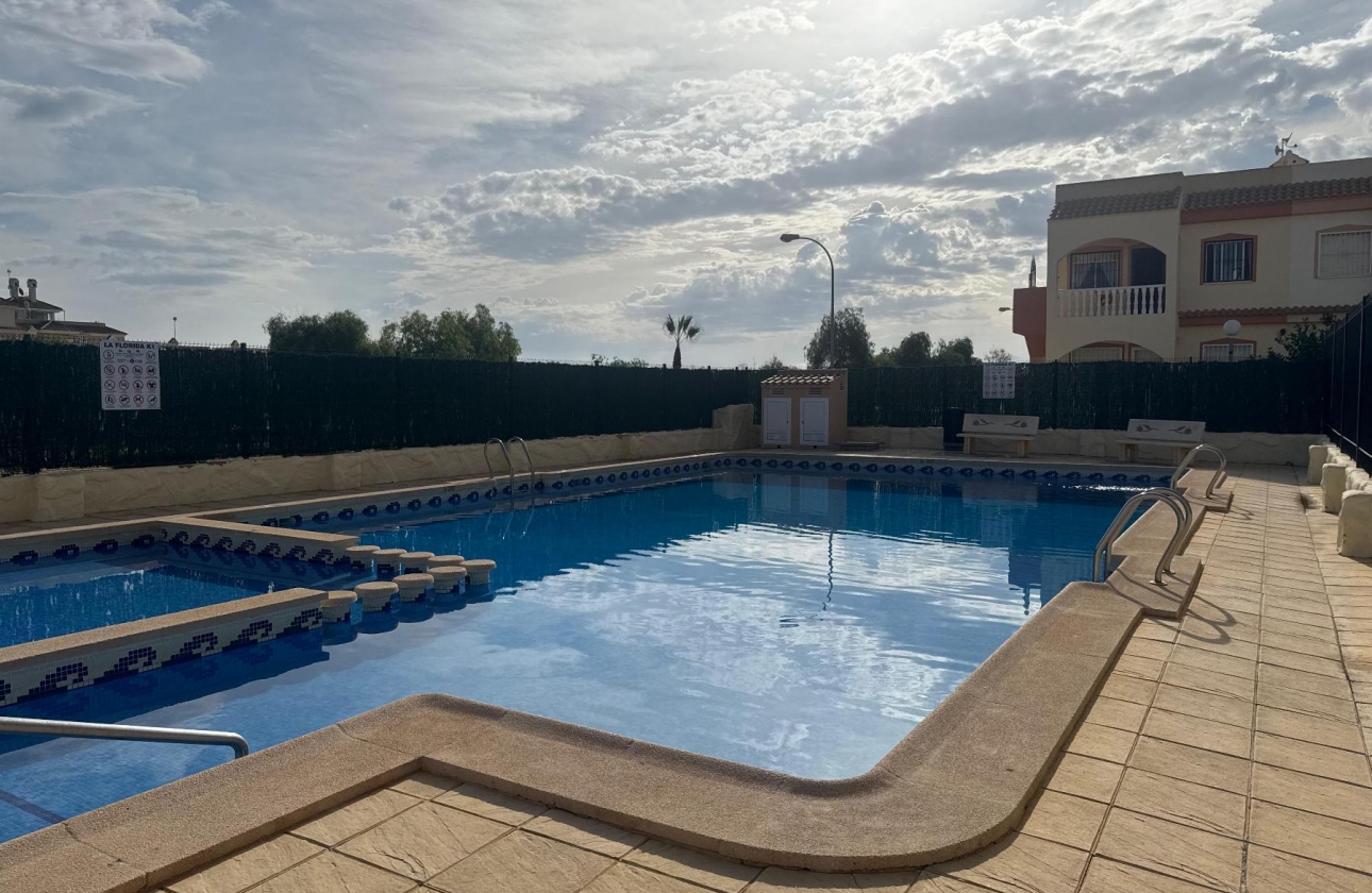 Resale - Bungalow - Orihuela Costa - La Florida