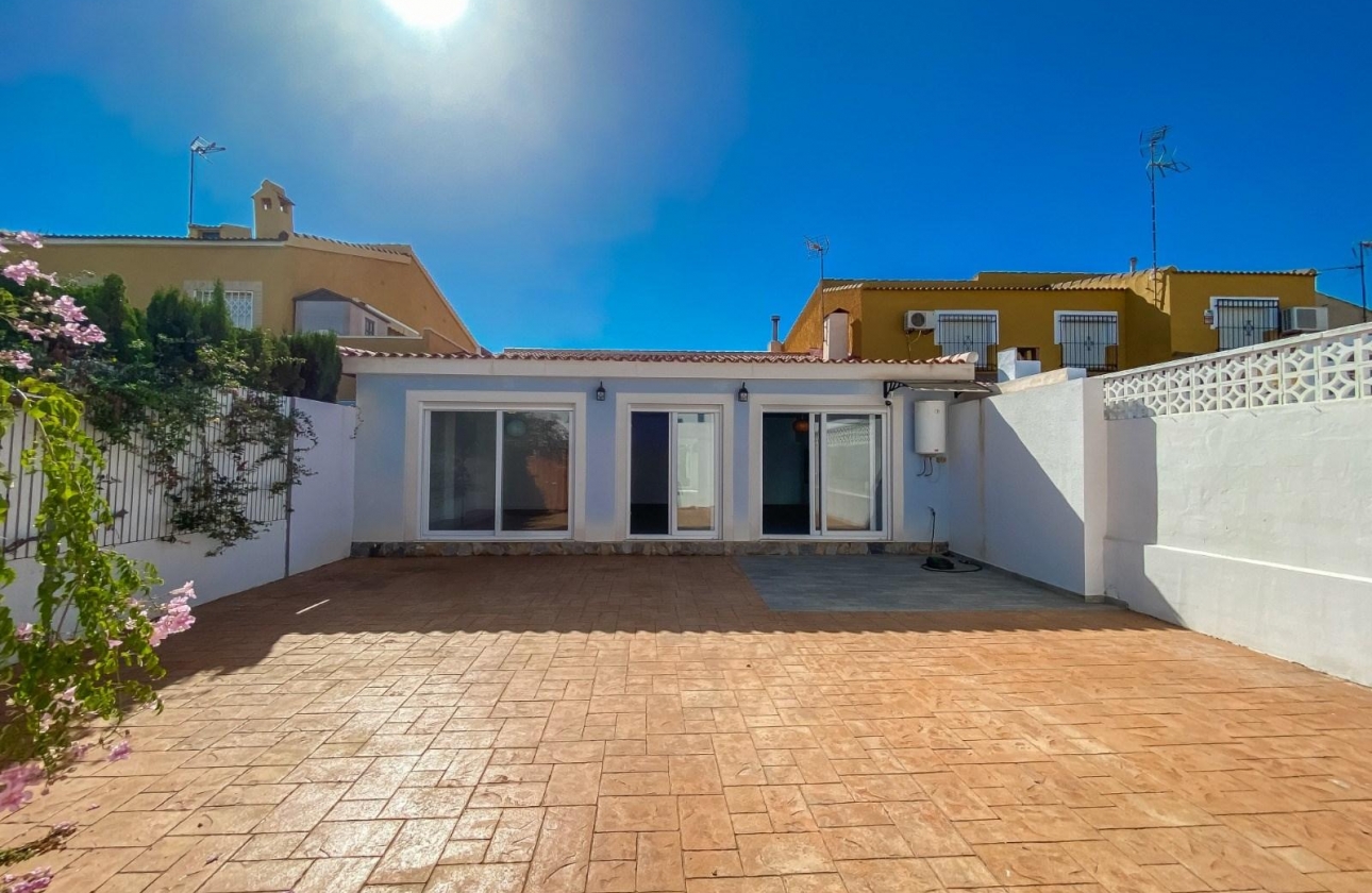 Revente - Villa - Torrevieja - Aguas Nuevas