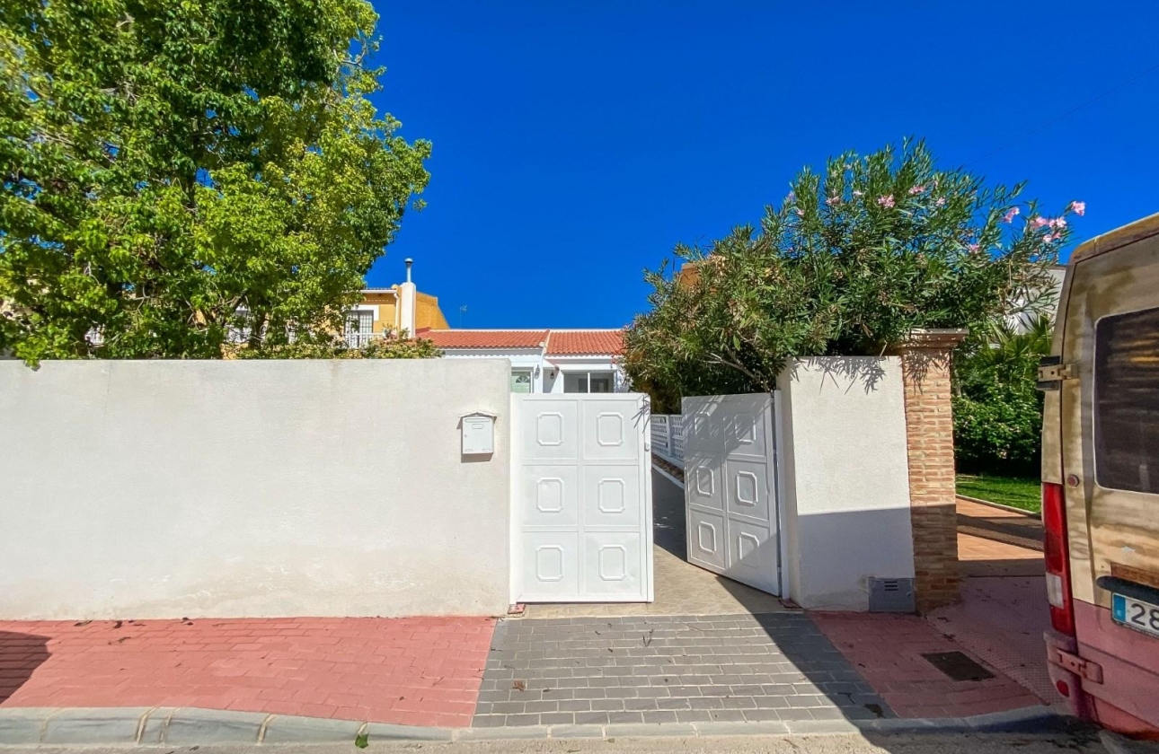 Revente - Villa - Torrevieja - Aguas Nuevas