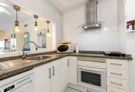 Resale - Apartment - Orihuela Costa - Campoamor