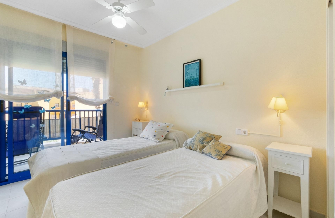 Resale - Apartment - Orihuela Costa - Campoamor