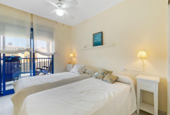 Resale - Apartment - Orihuela Costa - Campoamor