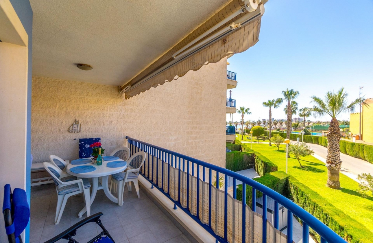 Resale - Apartment - Orihuela Costa - Campoamor