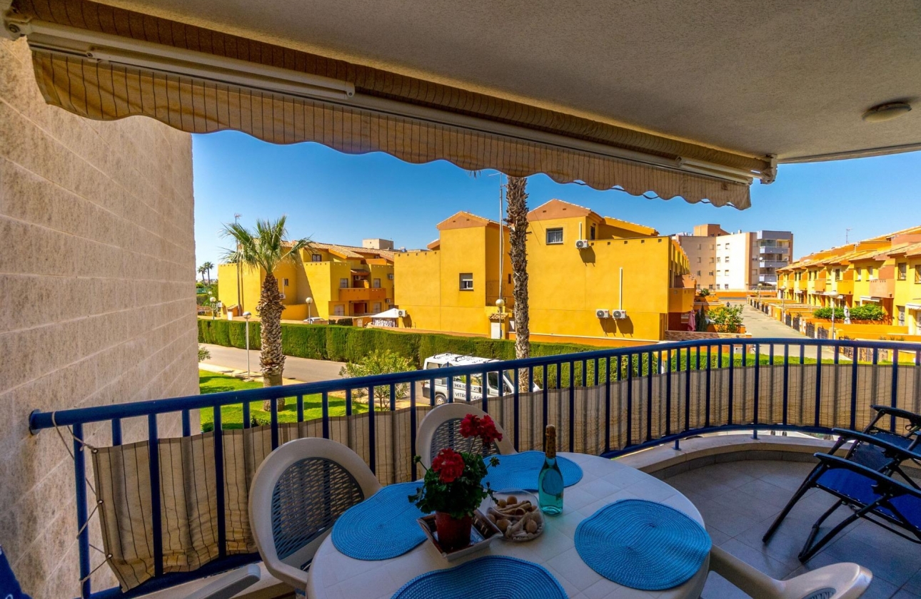 Resale - Apartment - Orihuela Costa - Campoamor