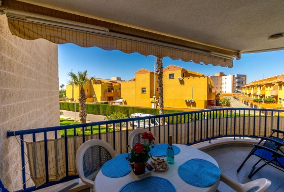 Resale - Apartment - Orihuela Costa - Campoamor