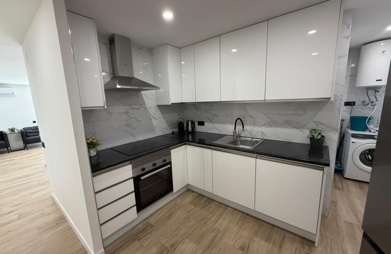 Resale - Apartment - Torrevieja - Playa del Acequión