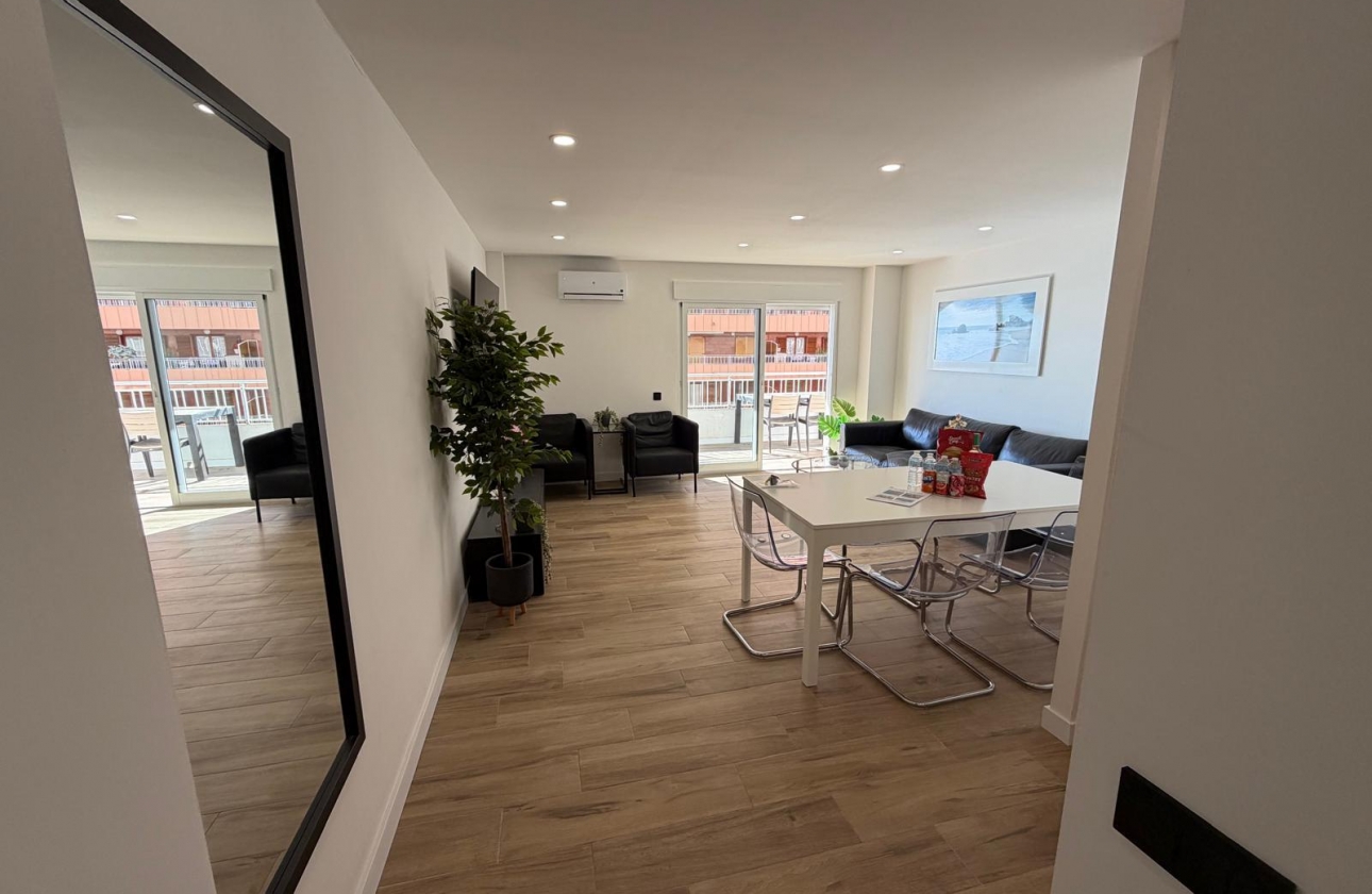 Resale - Apartment - Torrevieja - Playa del Acequión