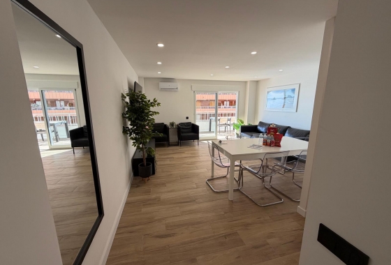 Resale - Apartment - Torrevieja - Playa del Acequión