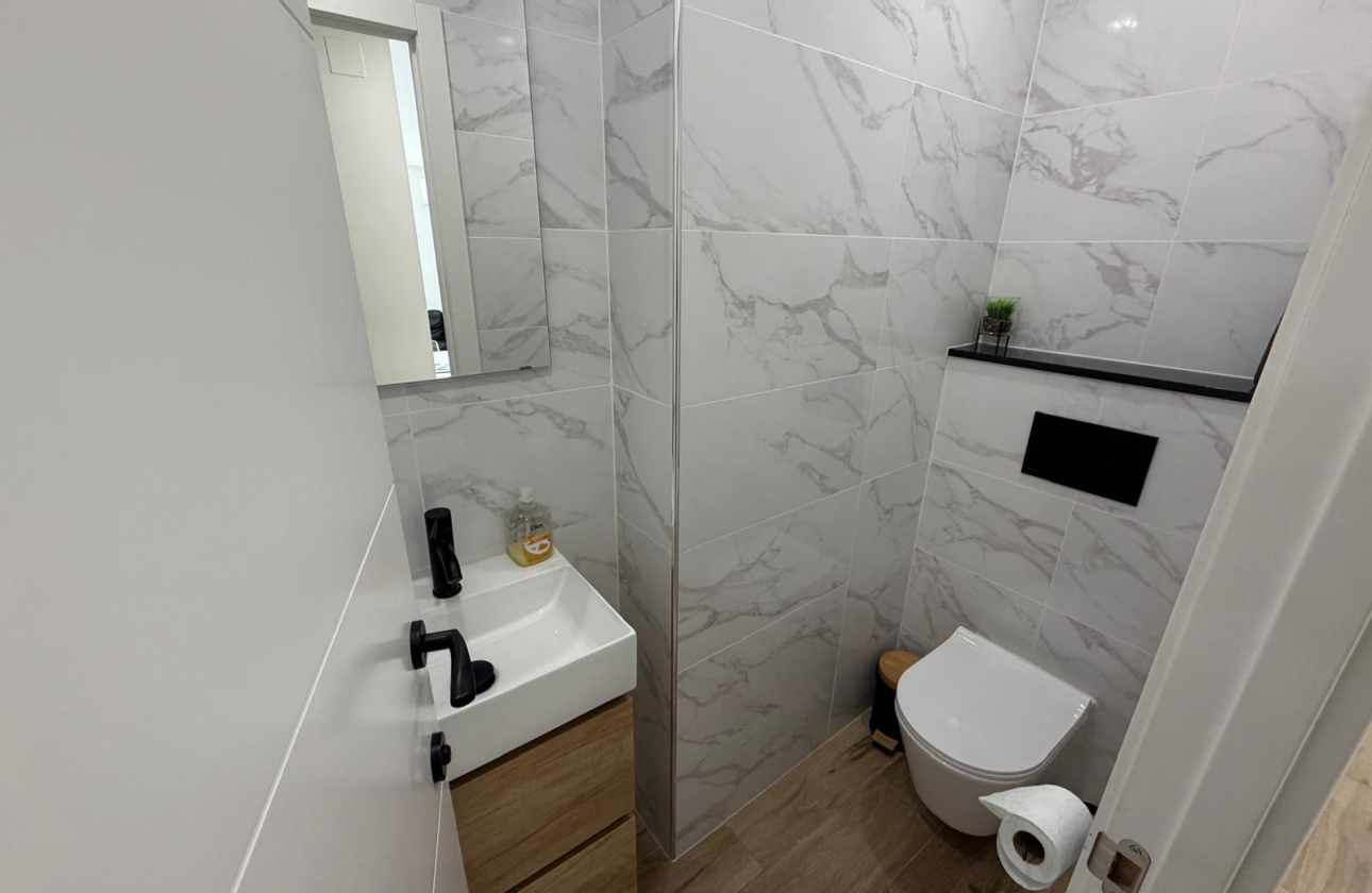 Resale - Apartment - Torrevieja - Playa del Acequión