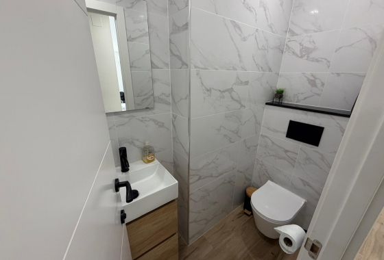 Resale - Apartment - Torrevieja - Playa del Acequión