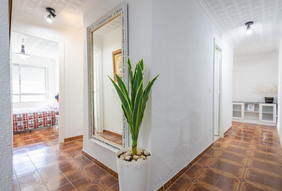 Resale - Apartment - Torrevieja - Playa del Acequión