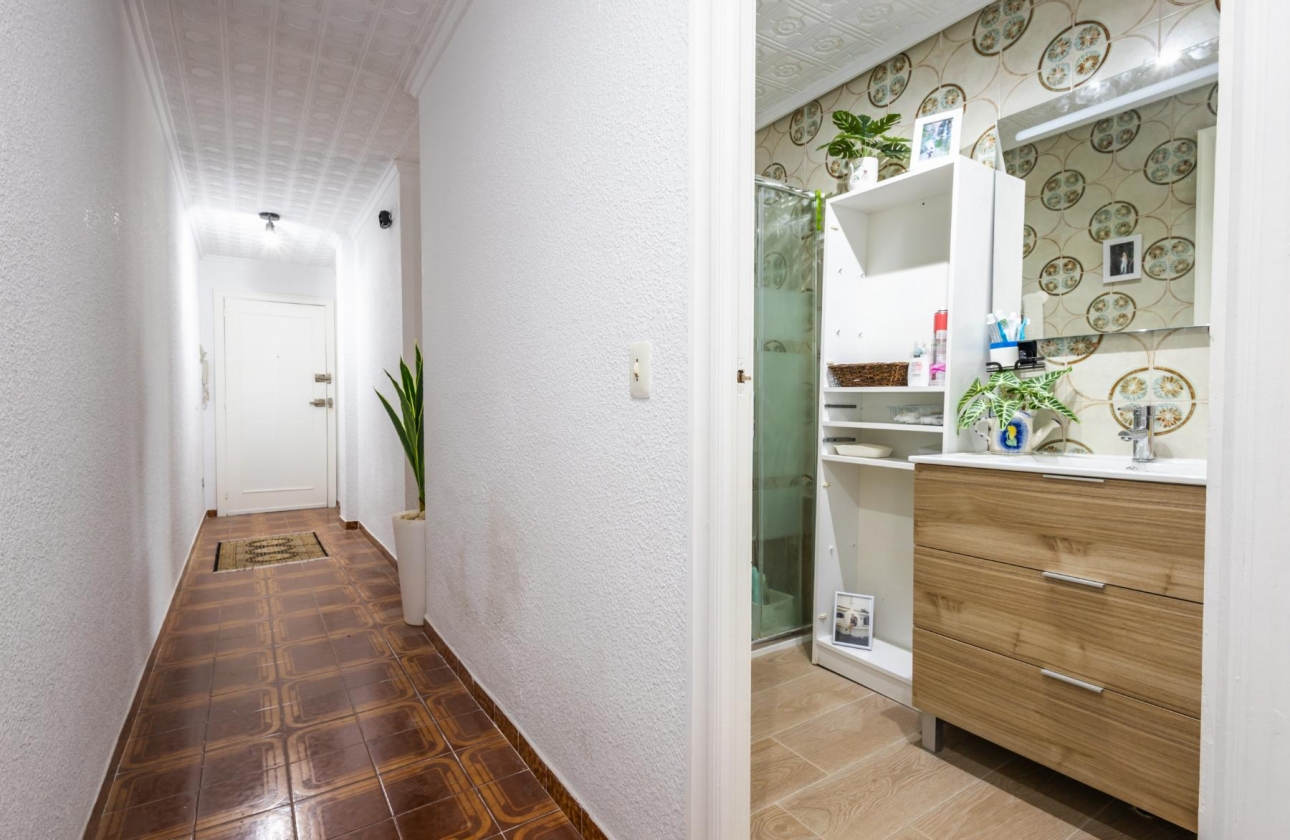 Resale - Apartment - Torrevieja - Playa del Acequión