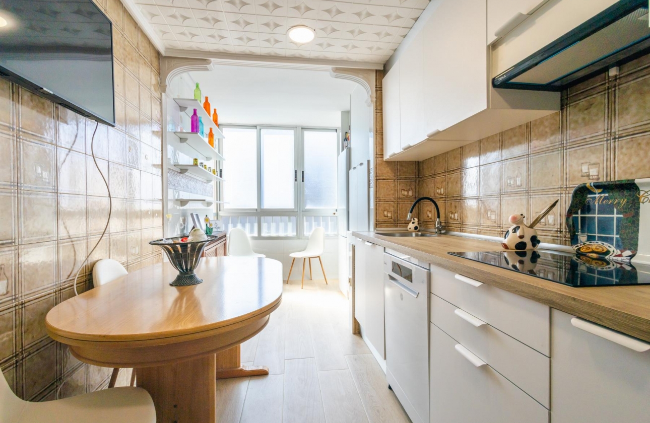 Resale - Apartment - Torrevieja - Playa del Acequión