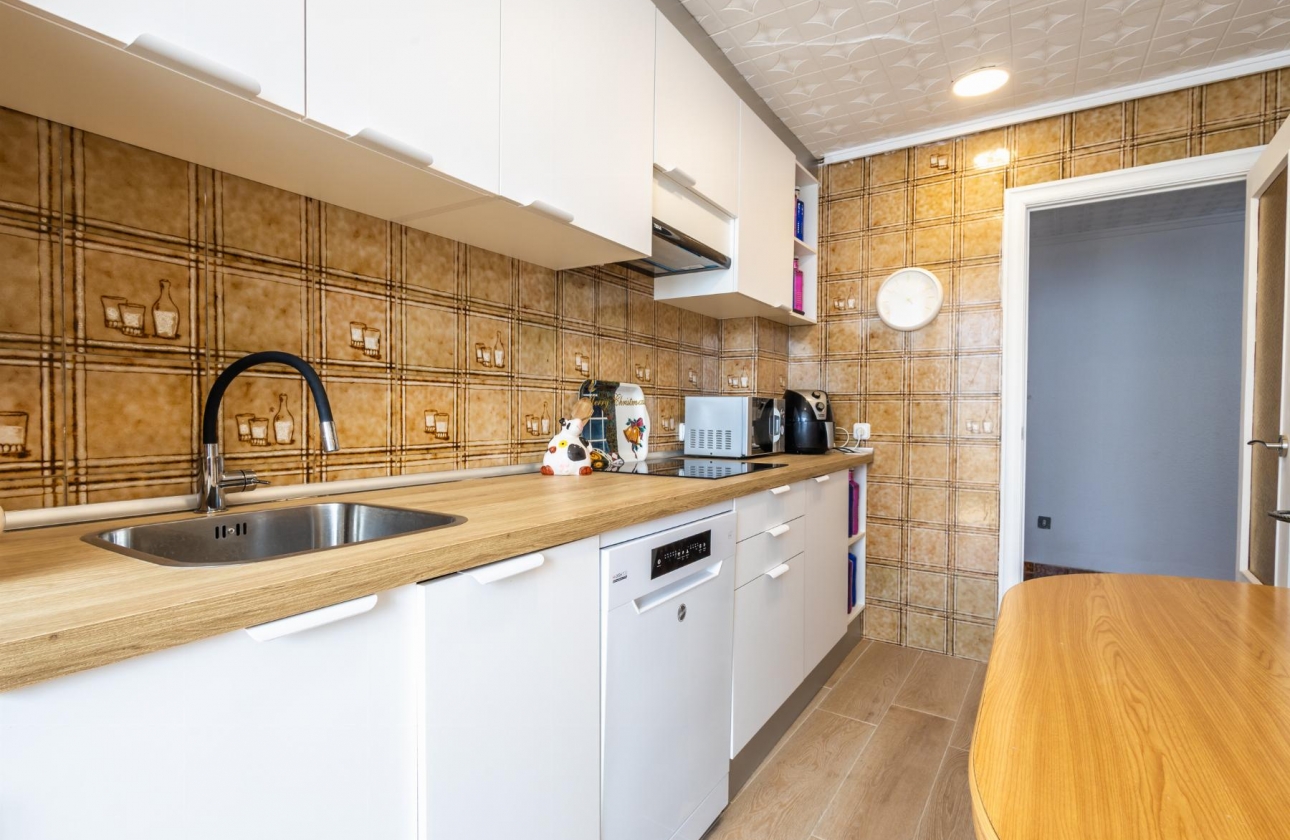 Resale - Apartment - Torrevieja - Playa del Acequión