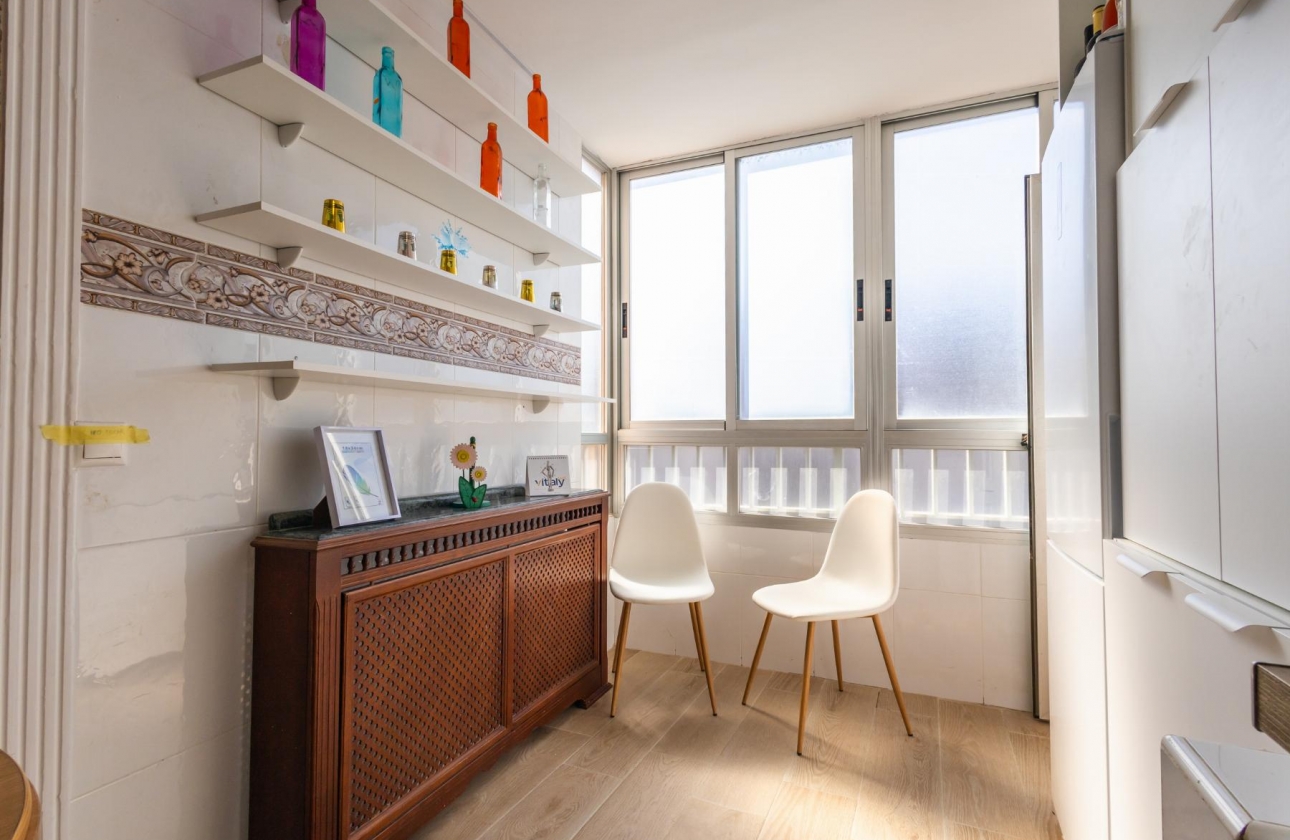 Resale - Apartment - Torrevieja - Playa del Acequión