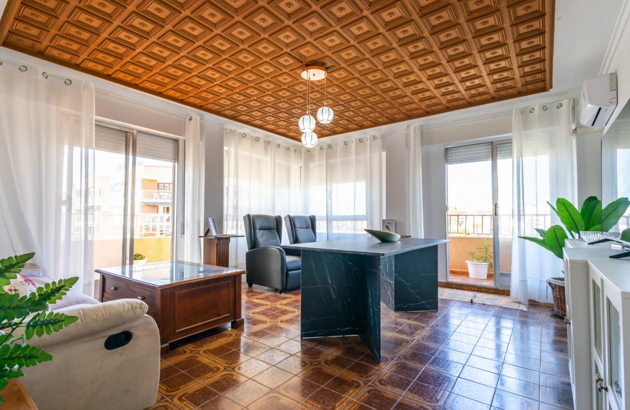 Resale - Apartment - Torrevieja - Playa del Acequión
