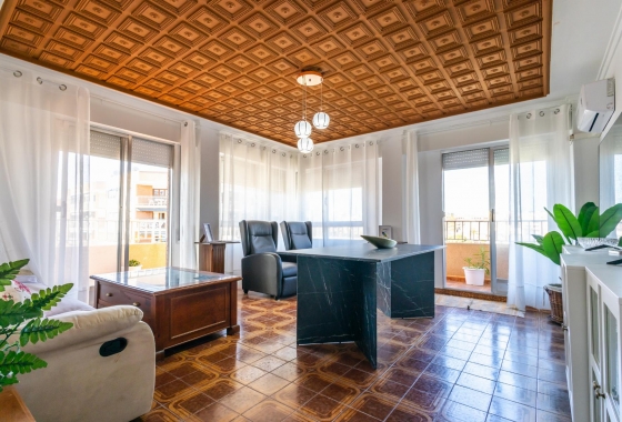 Resale - Apartment - Torrevieja - Playa del Acequión