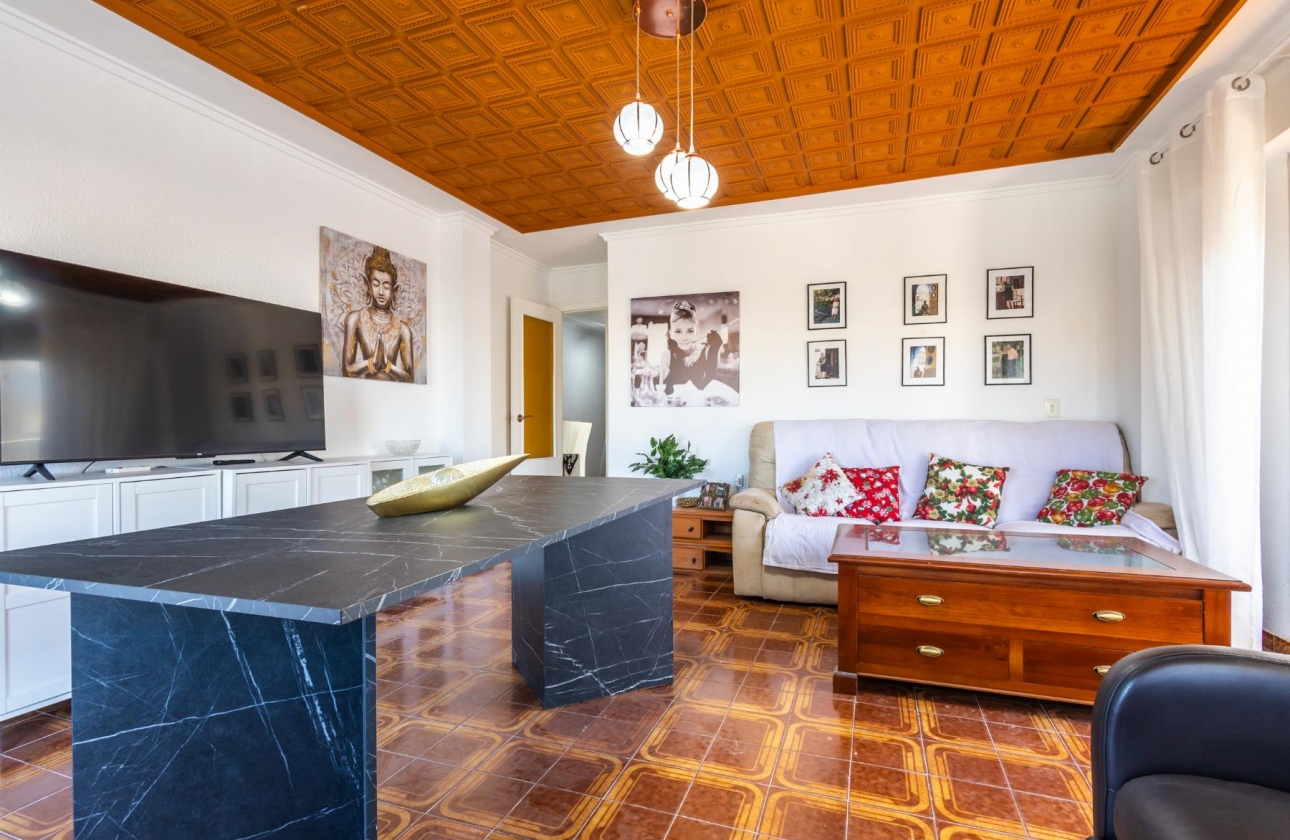 Resale - Apartment - Torrevieja - Playa del Acequión