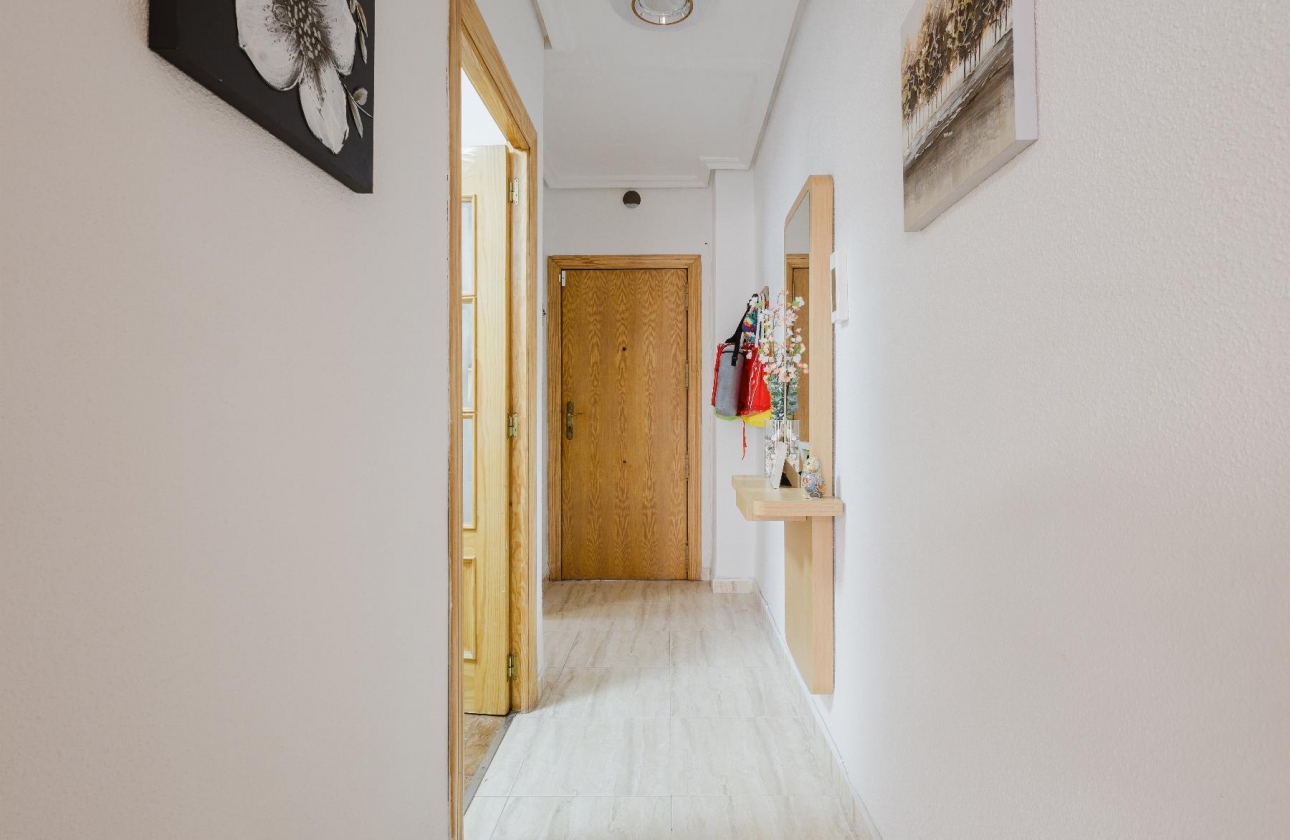 Resale - Apartment - Torrevieja - Playa del Acequión