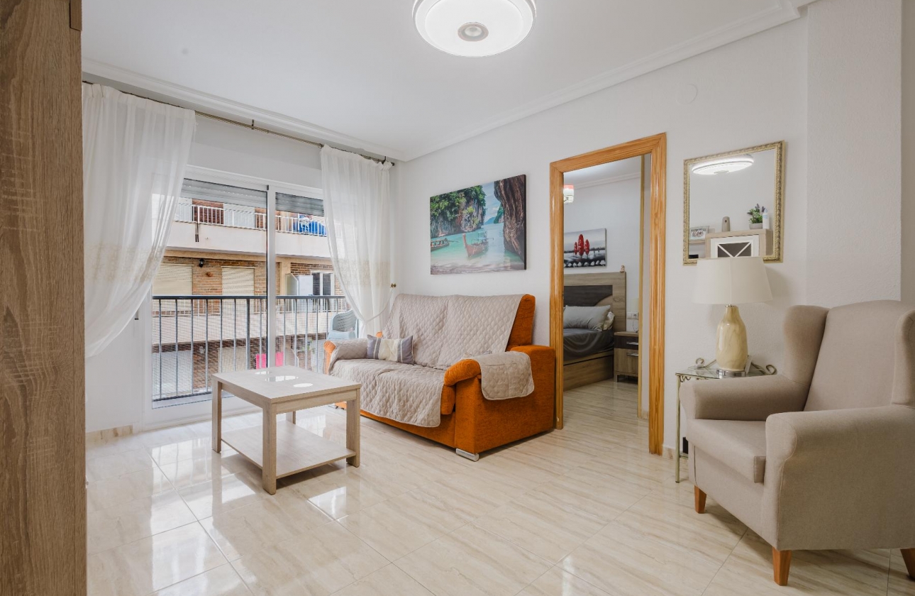 Resale - Apartment - Torrevieja - Playa del Acequión