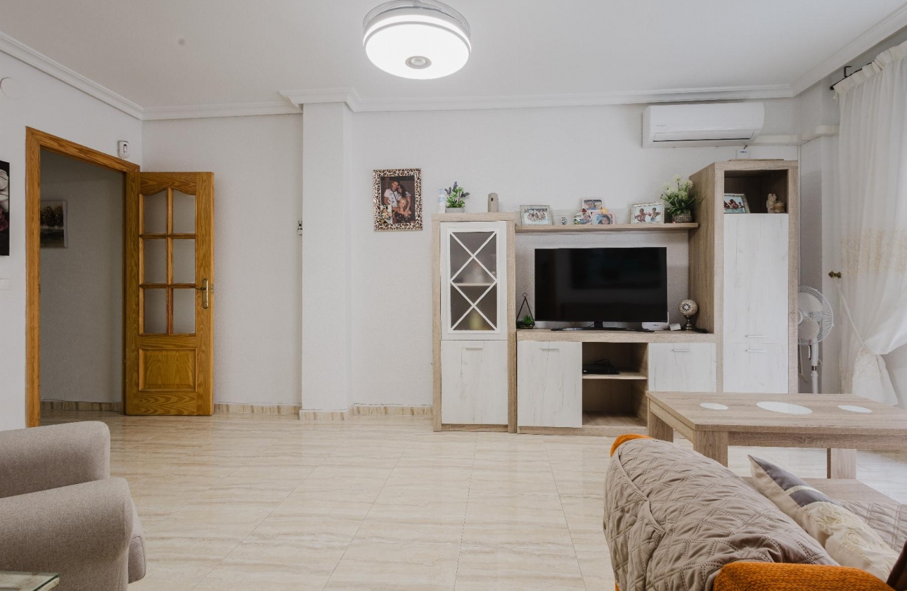 Resale - Apartment - Torrevieja - Playa del Acequión
