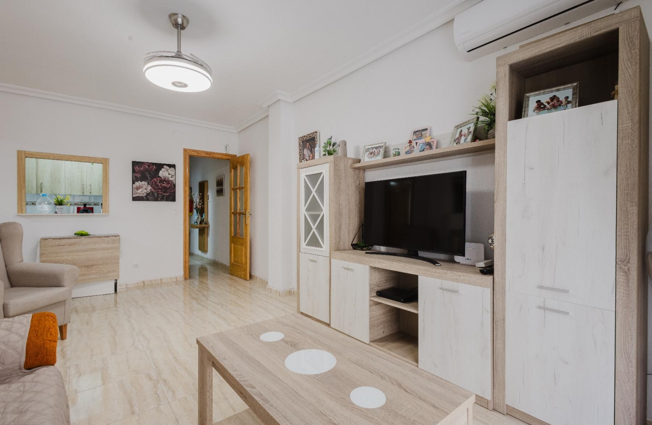 Resale - Apartment - Torrevieja - Playa del Acequión