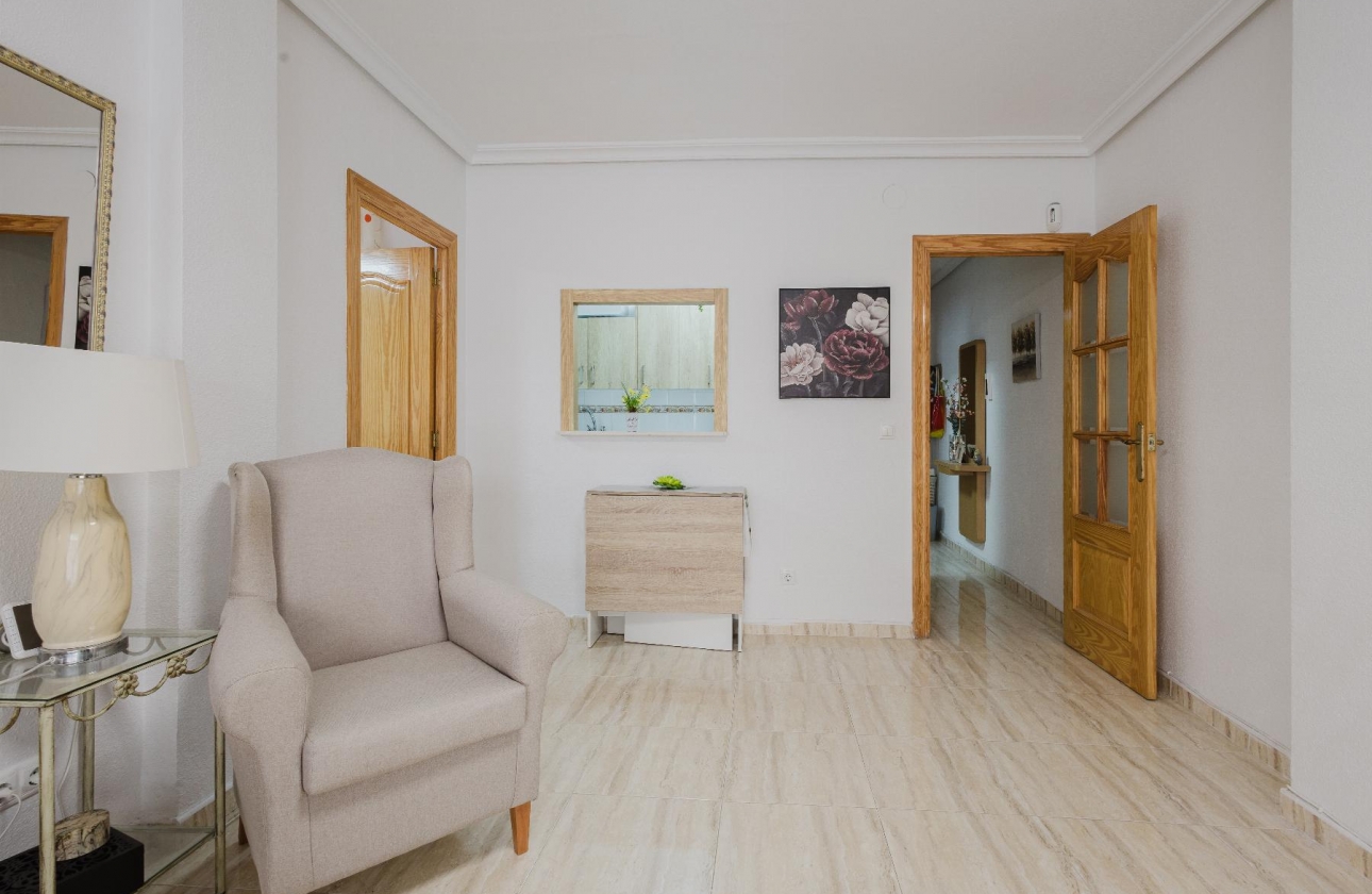Resale - Apartment - Torrevieja - Playa del Acequión