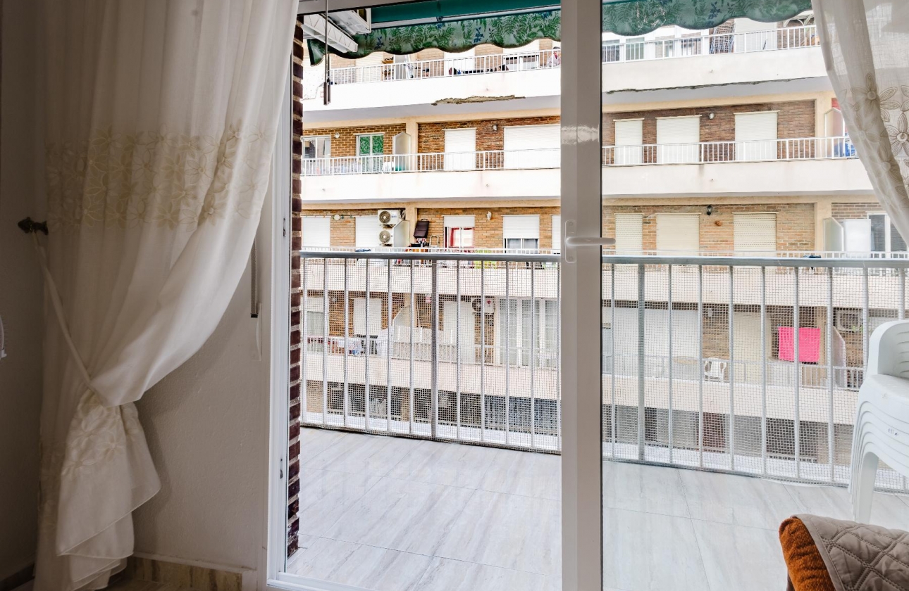 Resale - Apartment - Torrevieja - Playa del Acequión