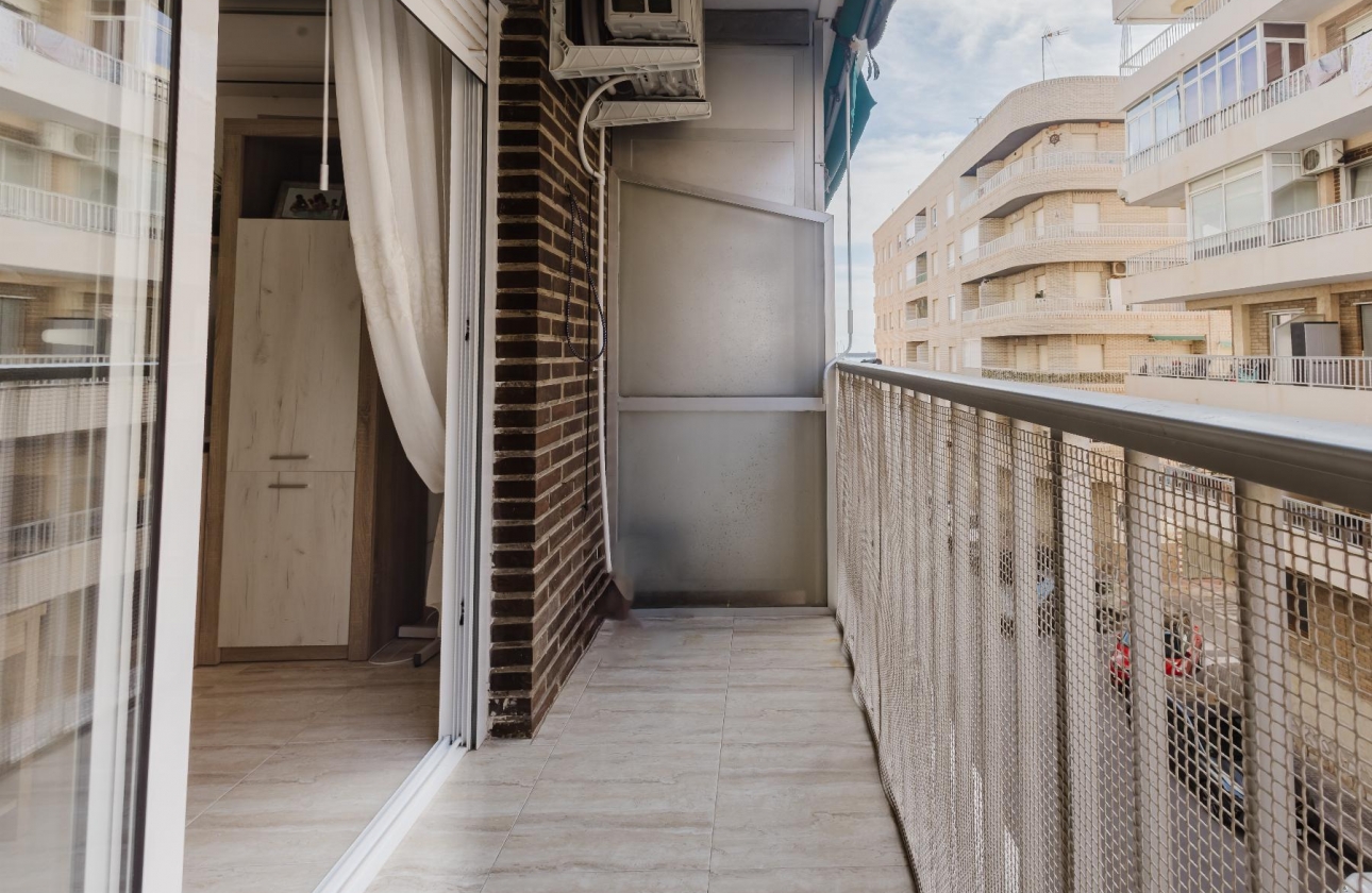 Resale - Apartment - Torrevieja - Playa del Acequión