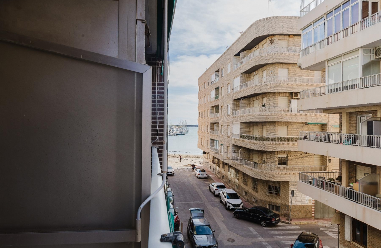 Resale - Apartment - Torrevieja - Playa del Acequión