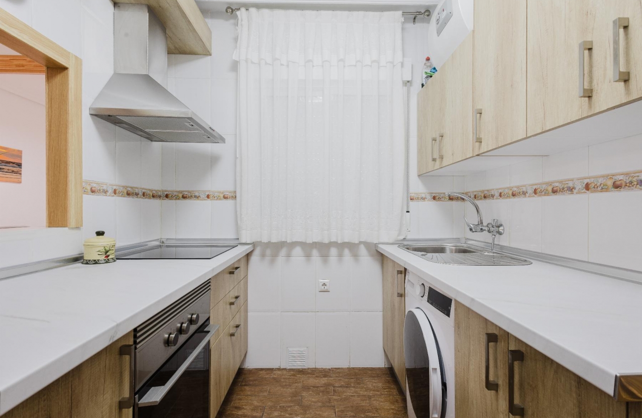 Resale - Apartment - Torrevieja - Playa del Acequión